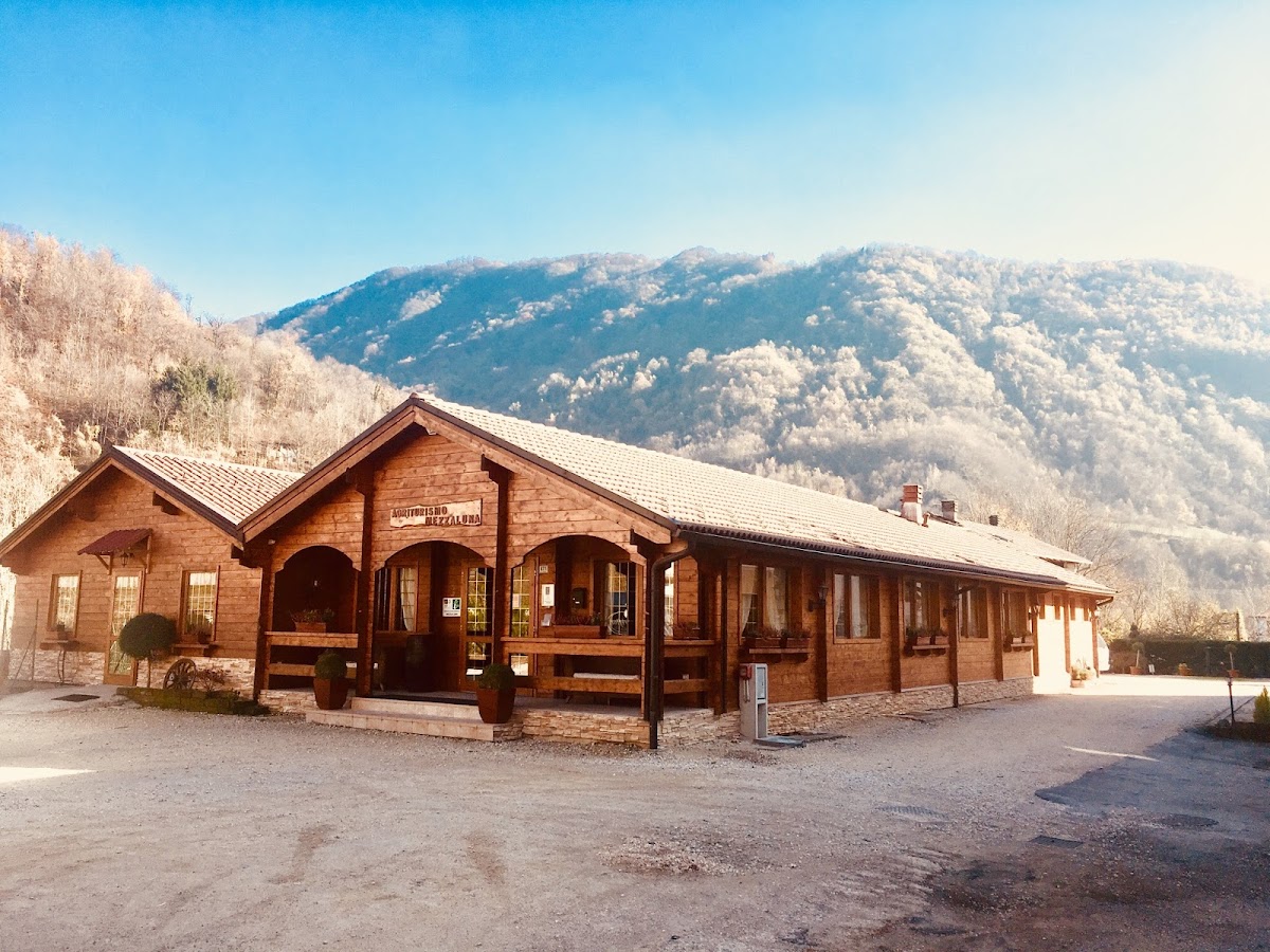 Trattoria Pizzeria Mezzaluna