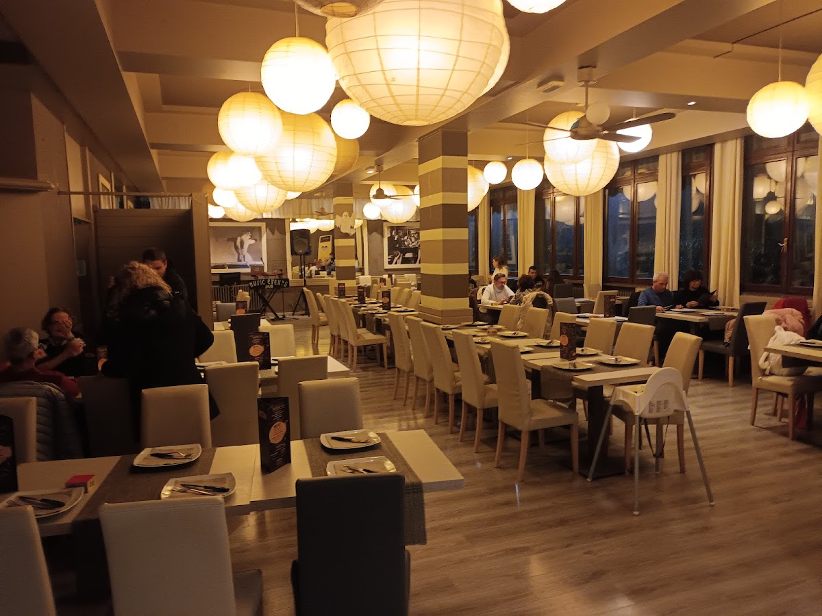 Foto 2 di Tourlé la Pizzeria di Ossona