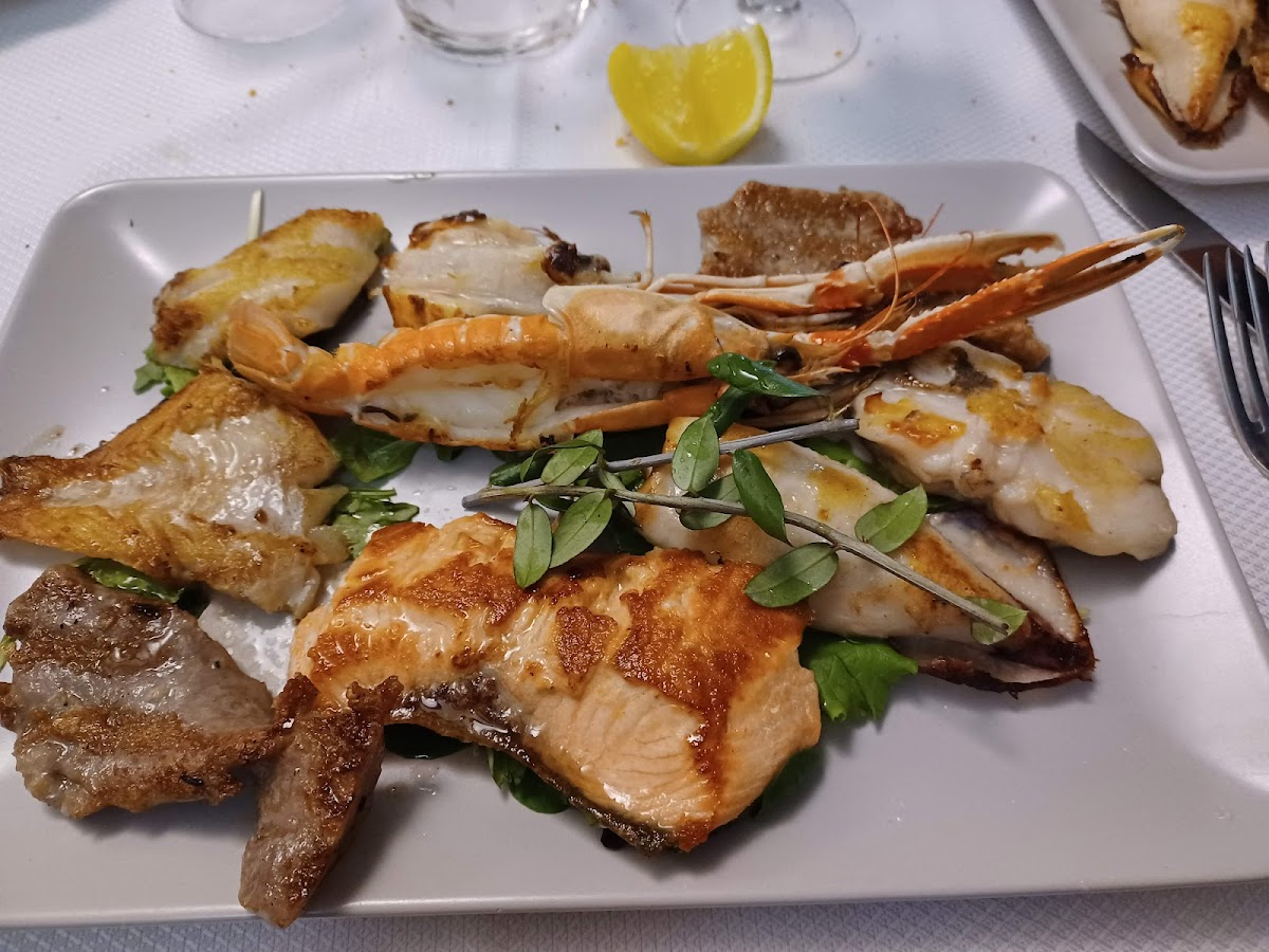 Foto 2 di La Grotta Azzurra